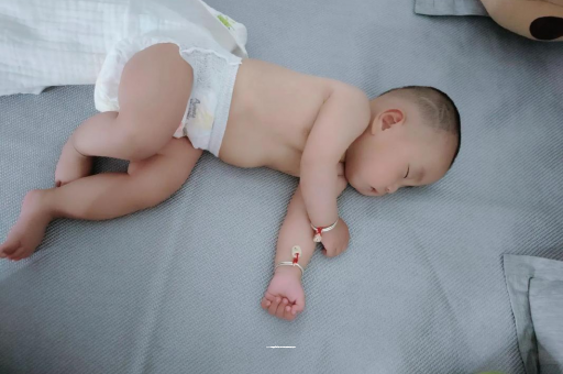 新昌三个月宝宝抬头不稳
